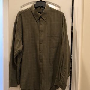 Van Heusen Men’s Casual Button-down Shirt